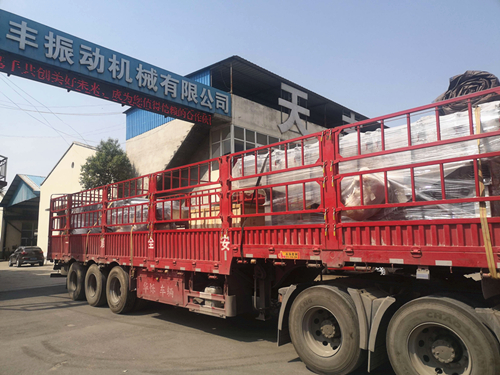 全不銹鋼噴砂直線振動篩已發(fā)貨,請袁經(jīng)理注意查收！